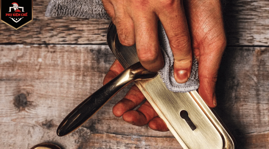 Cách bảo dưỡng tay nắm cửa sắt đẹp và hiệu qủa