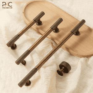 Tay nắm tủ đồng vân phay xước cổ điển PKC142