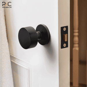 Khoá Cửa Tay Nắm Tròn Đồng Nguyên Khối PKC173