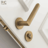 Khóa Cửa Phân Thể Tay Gạt Kẻ Sọc Đồng Thau PKC212